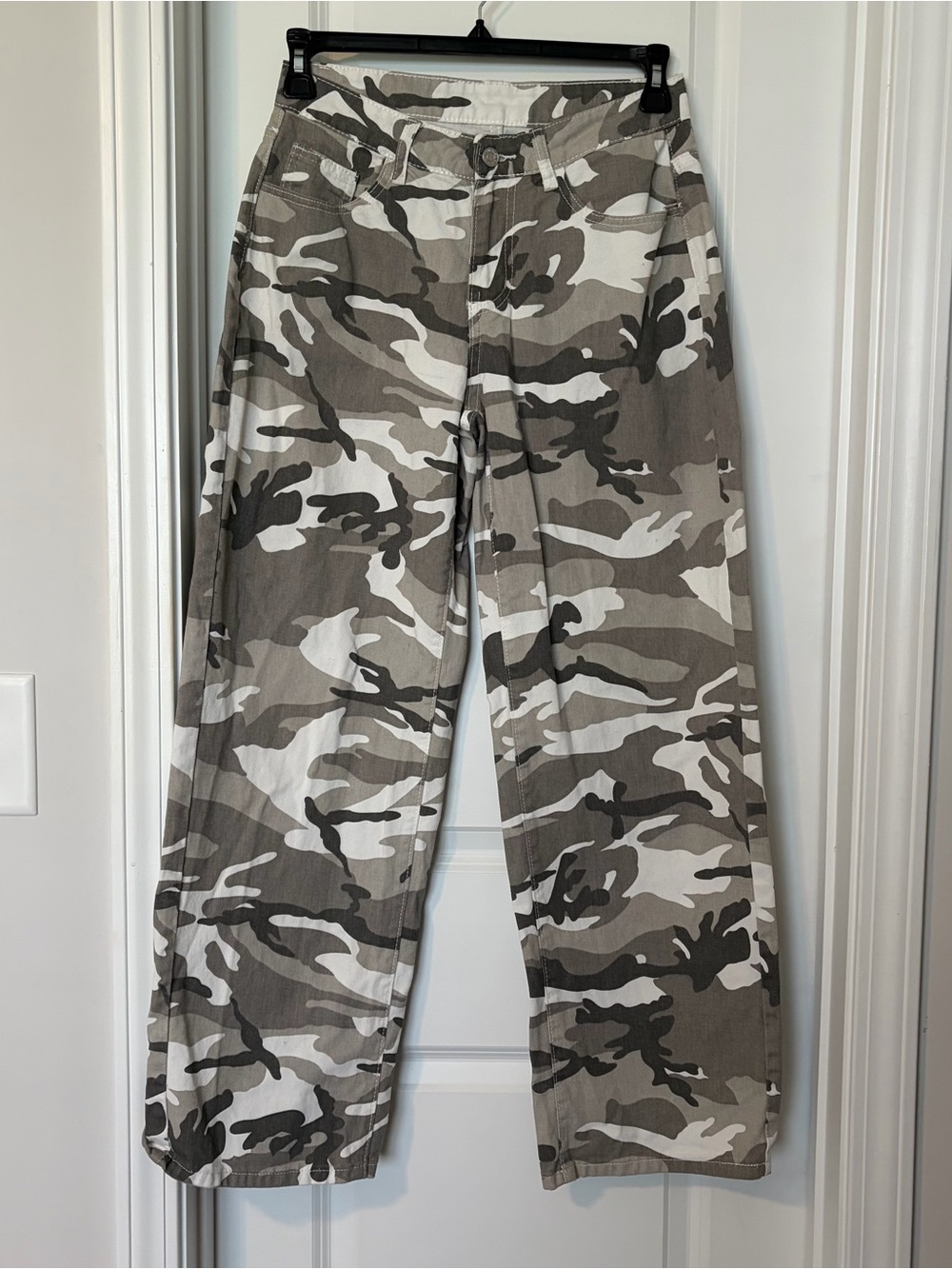 Shien-  Beige & White Camo Pants
Size 27